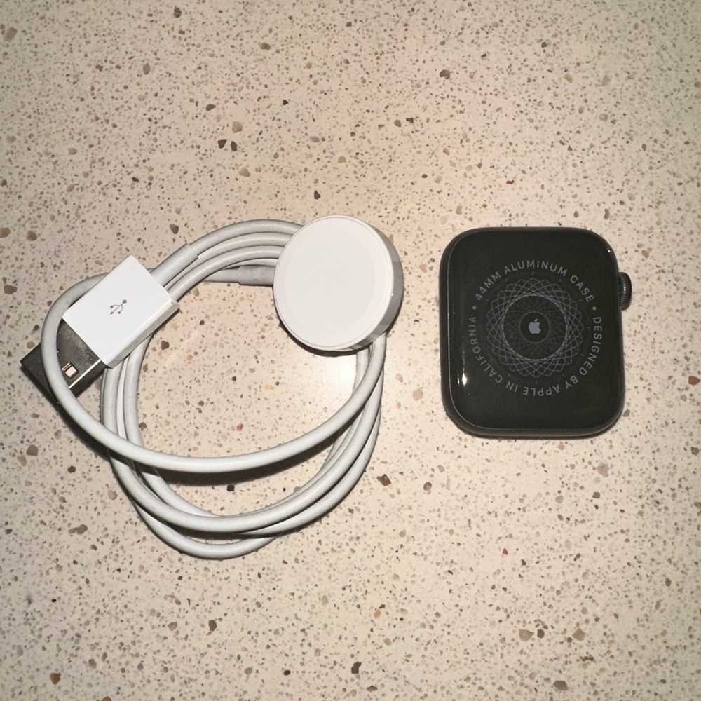 Apple Watch Series 5 44mm Aluminum & Ceramic Case
